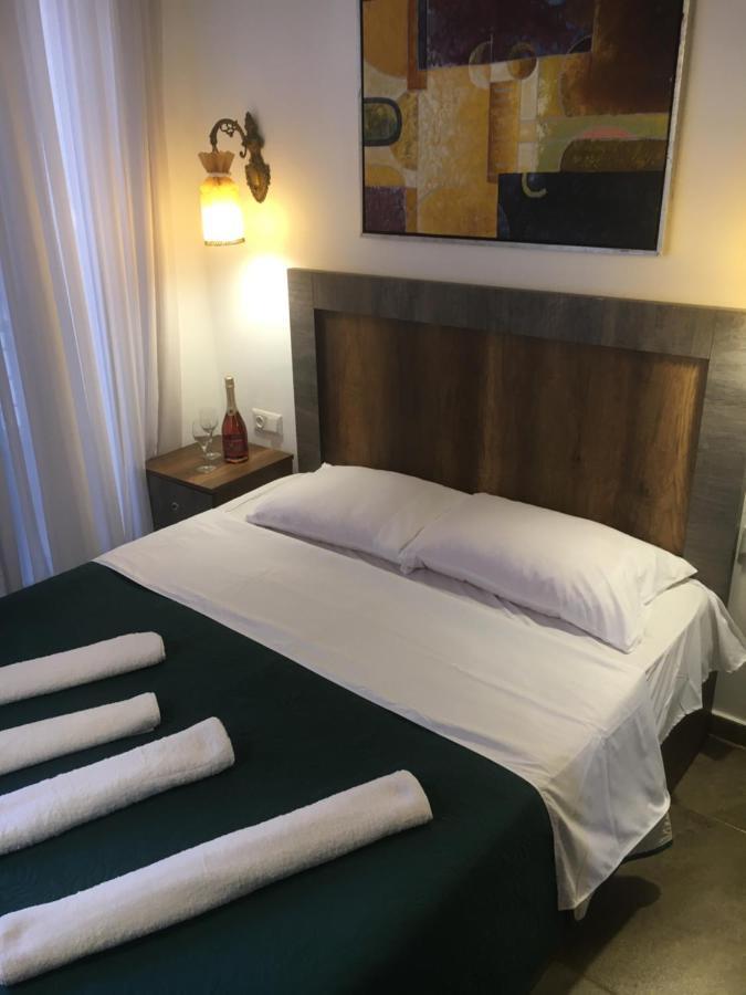 يوريكي Aparthotel Family الغرفة الصورة