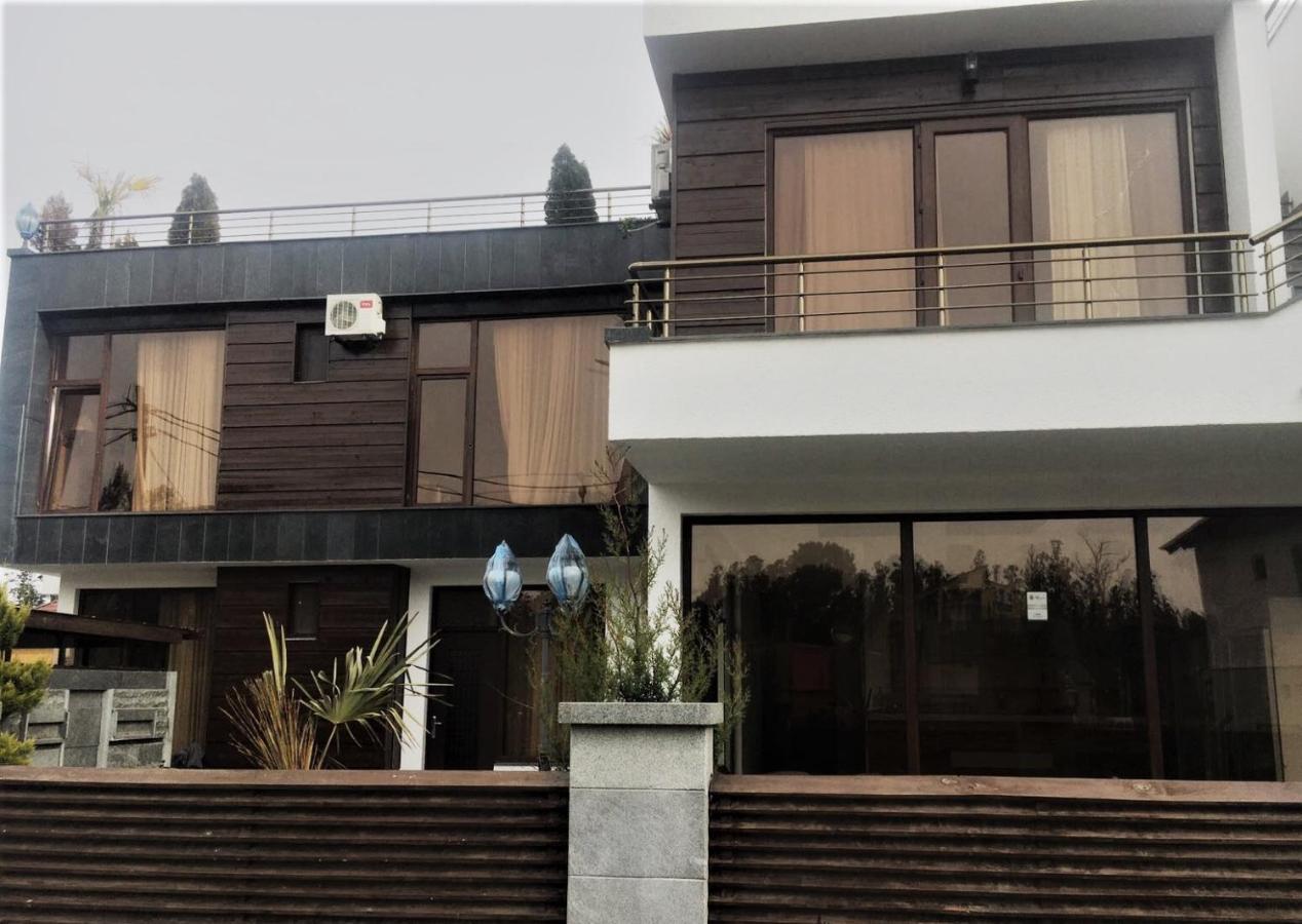 يوريكي Aparthotel Family المظهر الخارجي الصورة
